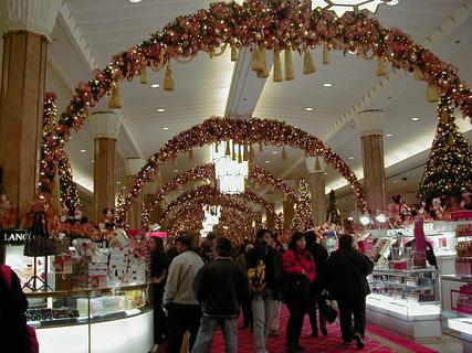 Inside Macy's department store<br>Location: <a href="https://www.google.com/maps/search/?api=1&query=40.75049,-73.98828" target="_new">Macy's</a>